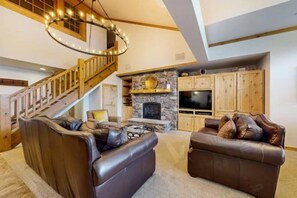 Condo (Vail_Lion_Square_310E) | Living room - Exclusive Ski in, Ski out 4 Bedroom Vacation Rental with Hot Tubs and Heated Outdoor Pool in Lionshead Village (Vail)