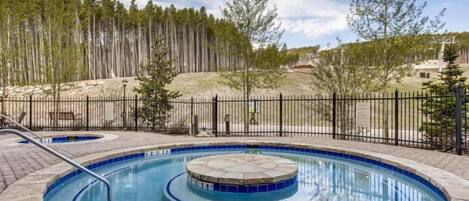 Condo (Breck_Crystal_Peak_7403) | Piscine | Piscine intérieure, piscine extérieure