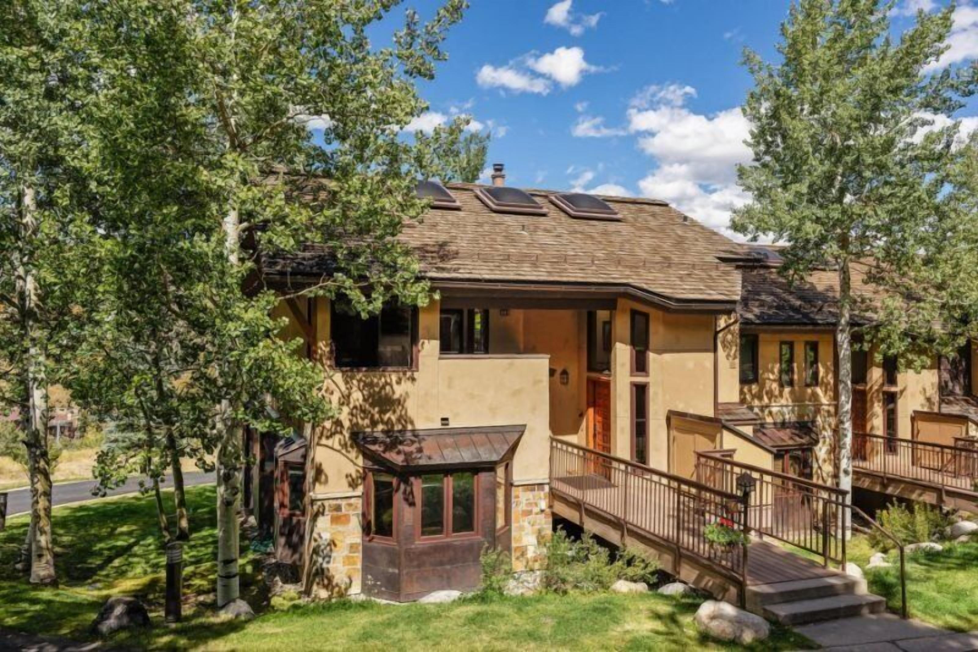 Snowmass Woodrun V 3 Bedroom Ski in, Ski out Mountain Residence in the Heart of Snowmass Village