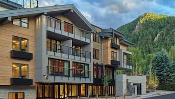 Condo (Aspen_Sky_Residence_3) | Exterior