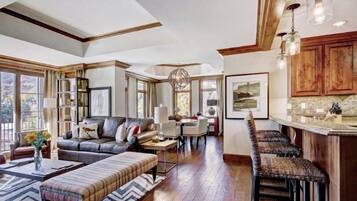 Condo (Vail_Ritz-Carlton_3Bed_MtnView) | Living room