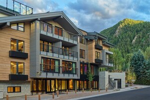 Condo (Aspen_Sky_Residence_2) | Exterior