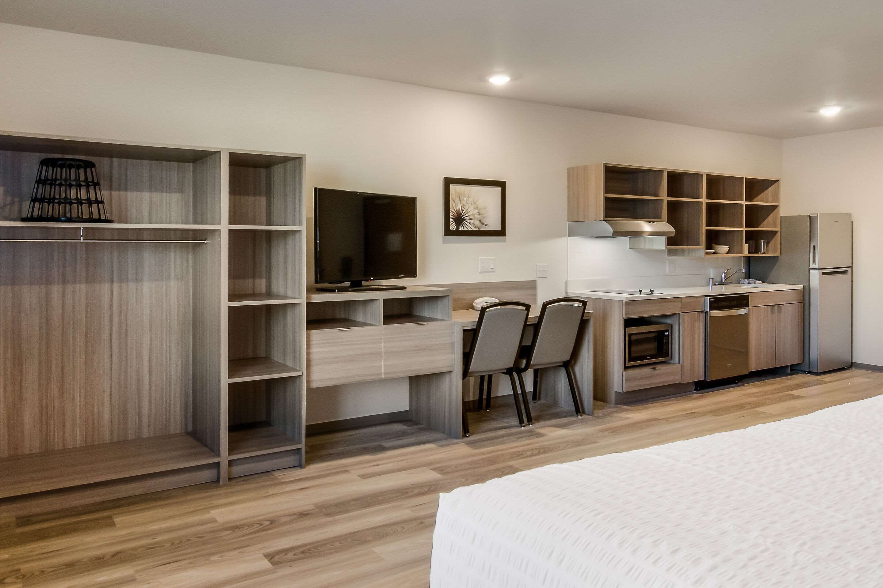 Habitación, 1 cama King size, con acceso para personas discapacitadas (Accessible Tub) | Escritorio, espacio para trabajar con laptop y cortinas blackout 