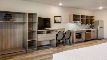 Room, 1 King Bed, Accessible, Non Smoking (Accessible Tub) | Desk, laptop workspace, blackout drapes, free WiFi