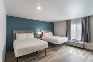 办公桌、笔记本电脑工作区、遮光窗帘、免费 WiFi