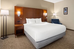 Room, 1 King Bed, Accessible, Non Smoking (Mobility/Hearing, Roll-In Shower)