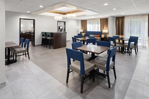 包含每日自助早餐