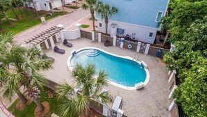 A swimming pool surrounded by palm trees and a building with balconies. - 600ft from Beach Ocean view Heated Pool 4BR 4ba sleep11. 44 Summer Place 30A (Santa Rosa Beach)