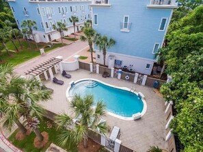 Alberca al aire libre y alberca climatizada