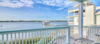 OGP#5. Lagoonfront. Dock, beach, pool. Carefree days, sleeps 21. Great deal too!