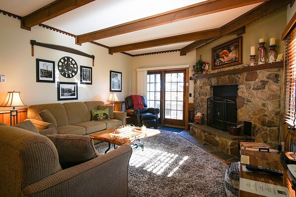 TV, fireplace, stereo