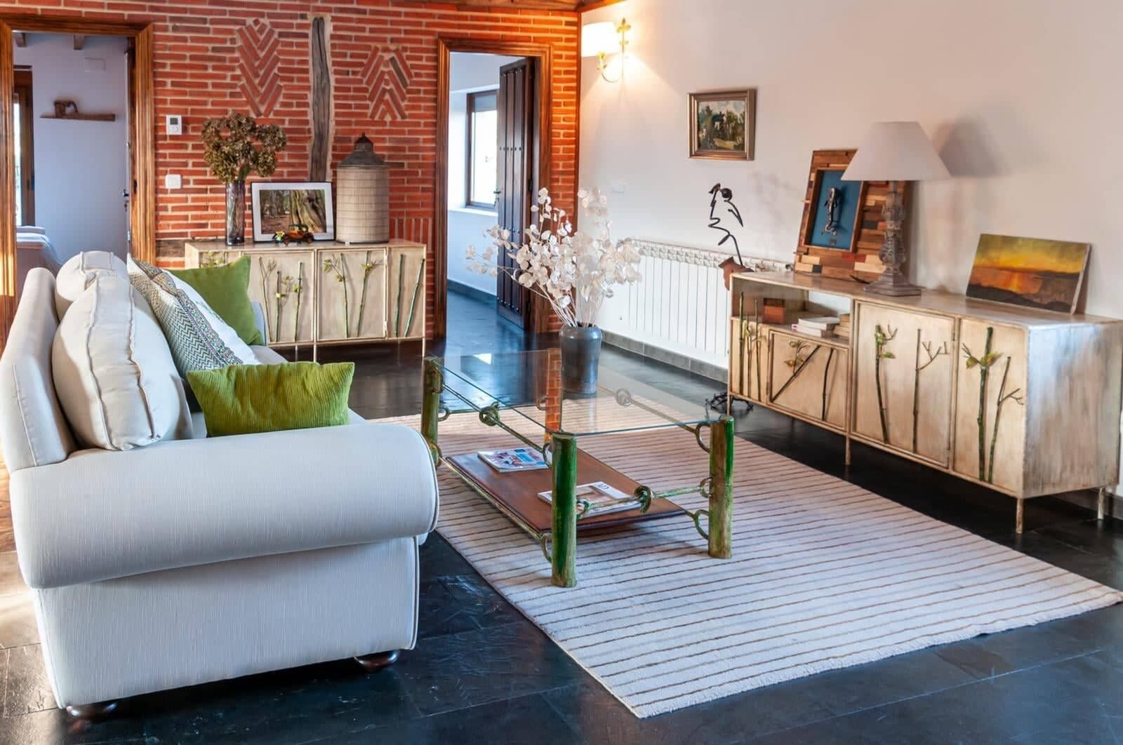 EXCLUSIVE APARTMENT WITH 3 DOUBLE ROOMS IN ARTISTIC BUILDING