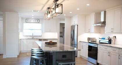 Waterfront luxury 4 bed 4 bath with large heated pool & dock