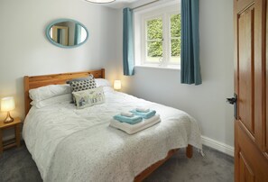 2 bedrooms, iron/ironing board, Internet, bed sheets