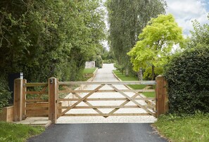 Property grounds - Two bedroomed property situation in a beautiful secluded location with patio area overlooking fields (Wootton Wawen)