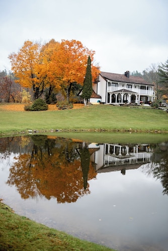Deluxe King- 2nd floor in Historic Inn