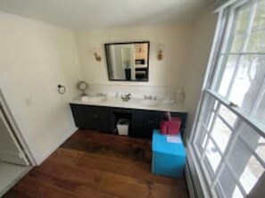 Ensemble douche/baignoire, sèche-cheveux, serviettes fournies, shampoing