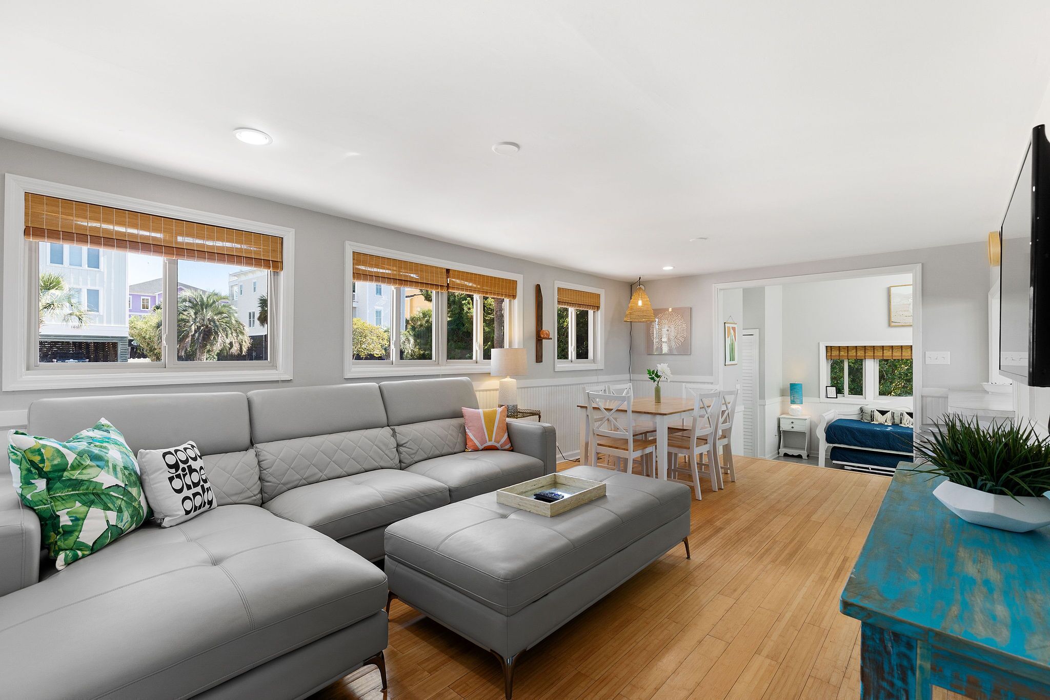 1684 E. Ashley - Sol Searcher - Beach Cottage - Dog-Friendly - Across the Beach