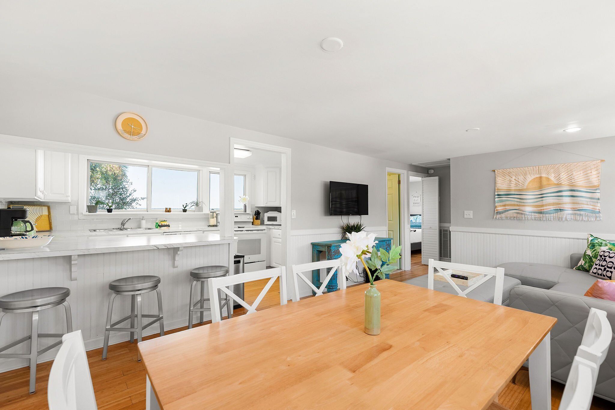 1684 E. Ashley - Sol Searcher - Beach Cottage - Dog-Friendly - Across the Beach