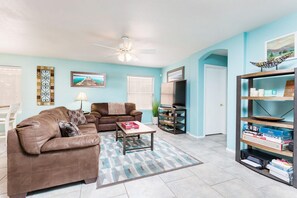 House, 4 Bedrooms | Living room