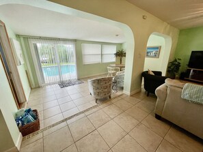 TV, books, stereo - Lighthouse Landing - Boater`s Dream & Pool (Cocoa Beach)