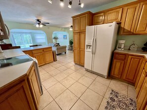 Fridge, microwave, oven, stovetop - Lighthouse Landing - Boater`s Dream & Pool (Cocoa Beach)