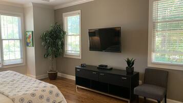 6 chambres, fer et planche à repasser, Wi-Fi, draps fournis