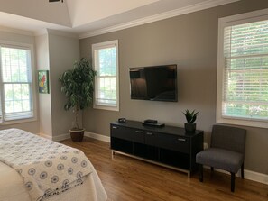 6 bedrooms, iron/ironing board, WiFi, bed sheets