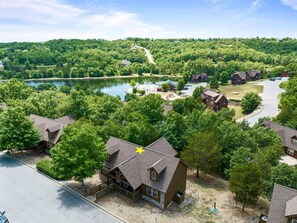 Exterior - Sunshine Stonebridge Cabin near Silver Dollar City - Pools, Lake, Golf! (Branson West)