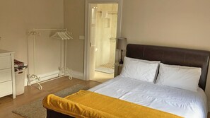 2 makuuhuonetta, silitysrauta/-lauta, ilmainen Wi-Fi, vuodevaatteet