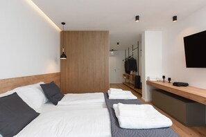 6 bedrooms, iron/ironing board, free WiFi, bed sheets - FUX Infinity LUXURY directly at the marina and near the old town of Zadar (Zadar)