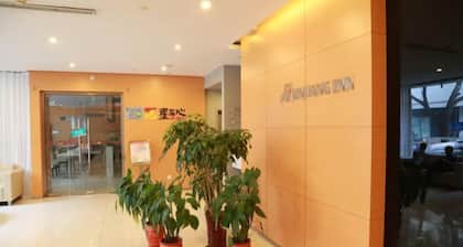Jinjiang Inn (Shanghai Changzhong Road Subway Station)