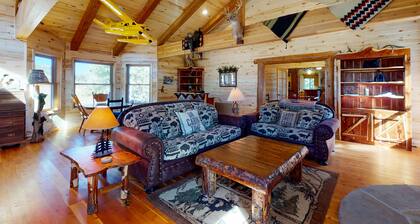 Beautiful mountainside home & bunkhouse w/ barn, two full kitchens, & free WiFi