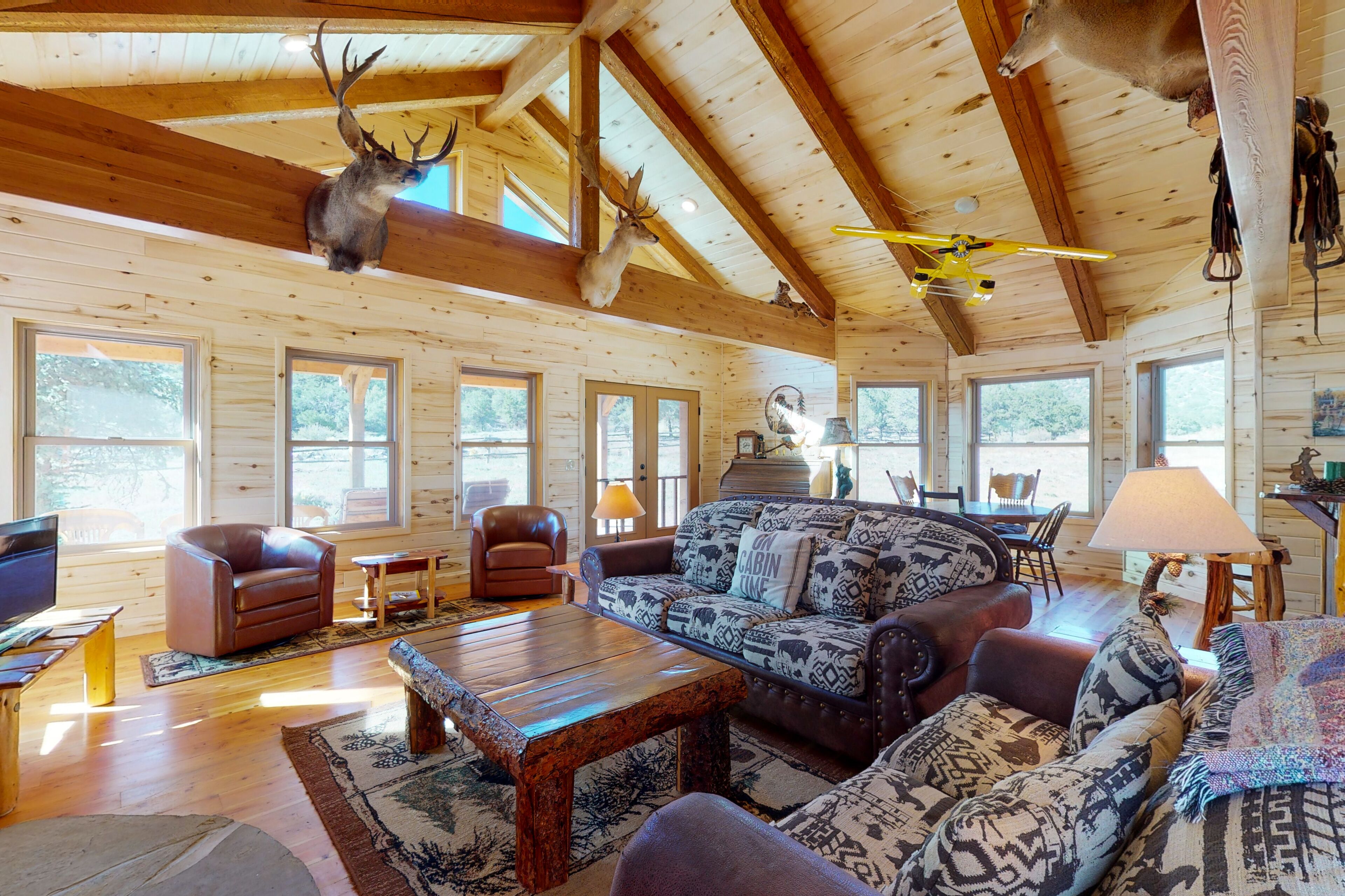 Beautiful mountainside home & bunkhouse w/ barn, two full kitchens, & free WiFi