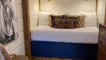 2 Schlafzimmer, Reisekinderbett, Bettwäsche