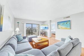 Smart TV, DVD player, books - Oceanfront w/heated pool Incredible view (Cape Canaveral)