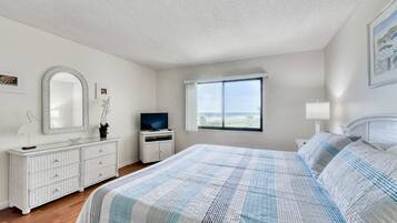 2 bedrooms, iron/ironing board, travel crib, WiFi (free)