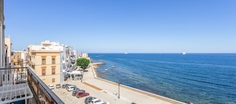 Cozy apartment located in one of the most beautiful areas of the city, between the walls of Tramontana and Ligny tower, within walking distance. The accommodation is located in a strategic position, about 900m from the port terminal of the city from whic