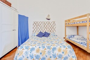 1 chambre, fer et planche à repasser, literie fournie