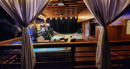 Palm's Luxury Suite with Jacuzzi