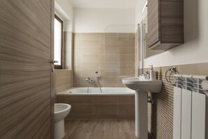 Een bad, een bidet