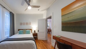 3 bedrooms, desk, iron/ironing board, free WiFi