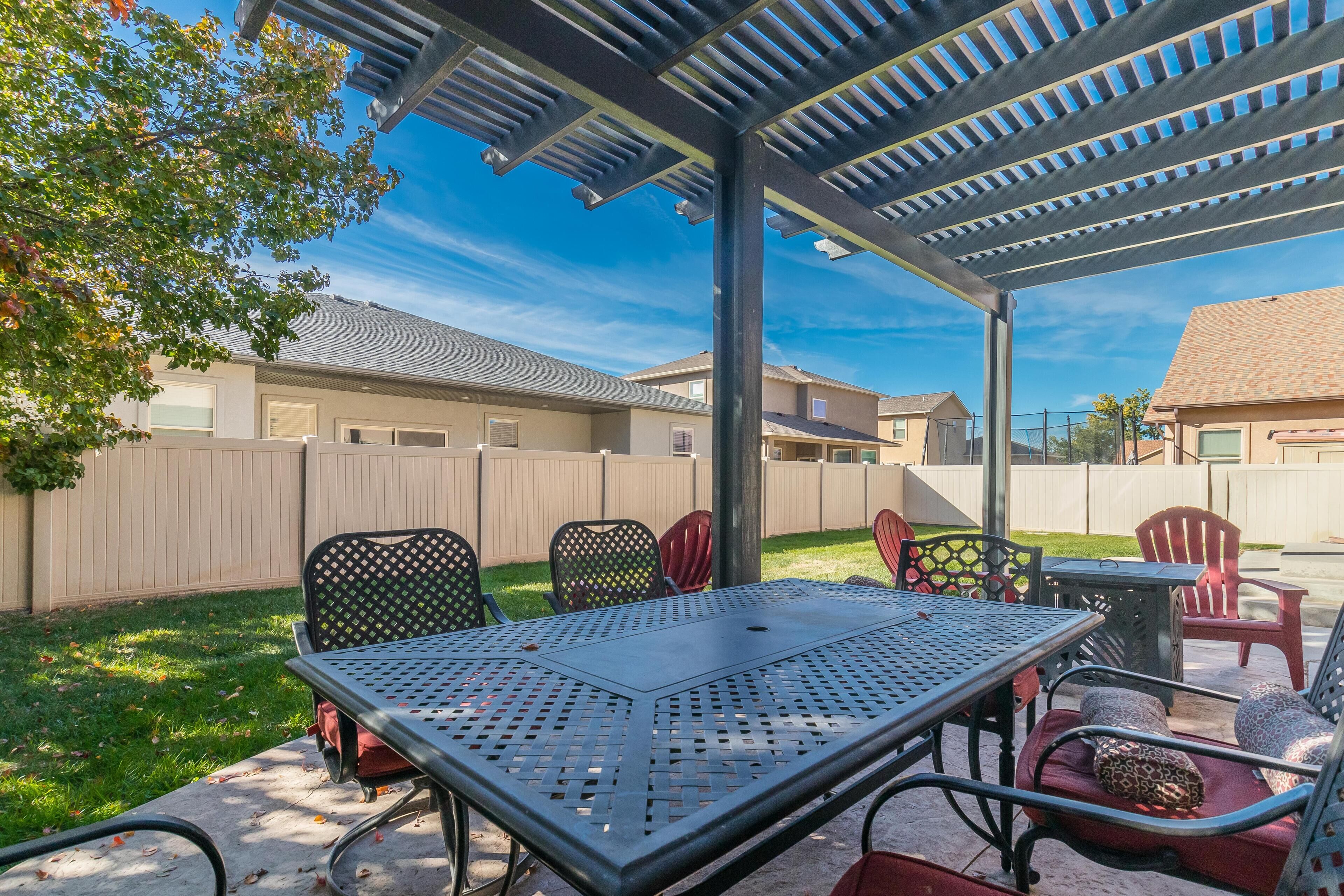 Sunshine II - Gorgeous In-Town w/ Backyard Pergola