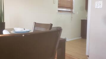 1 habitación, espacio para trabajar con laptop y wifi gratis