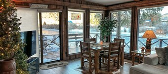 Riverfront home w/private deck, sunroom, full kitchen, and free WiFi