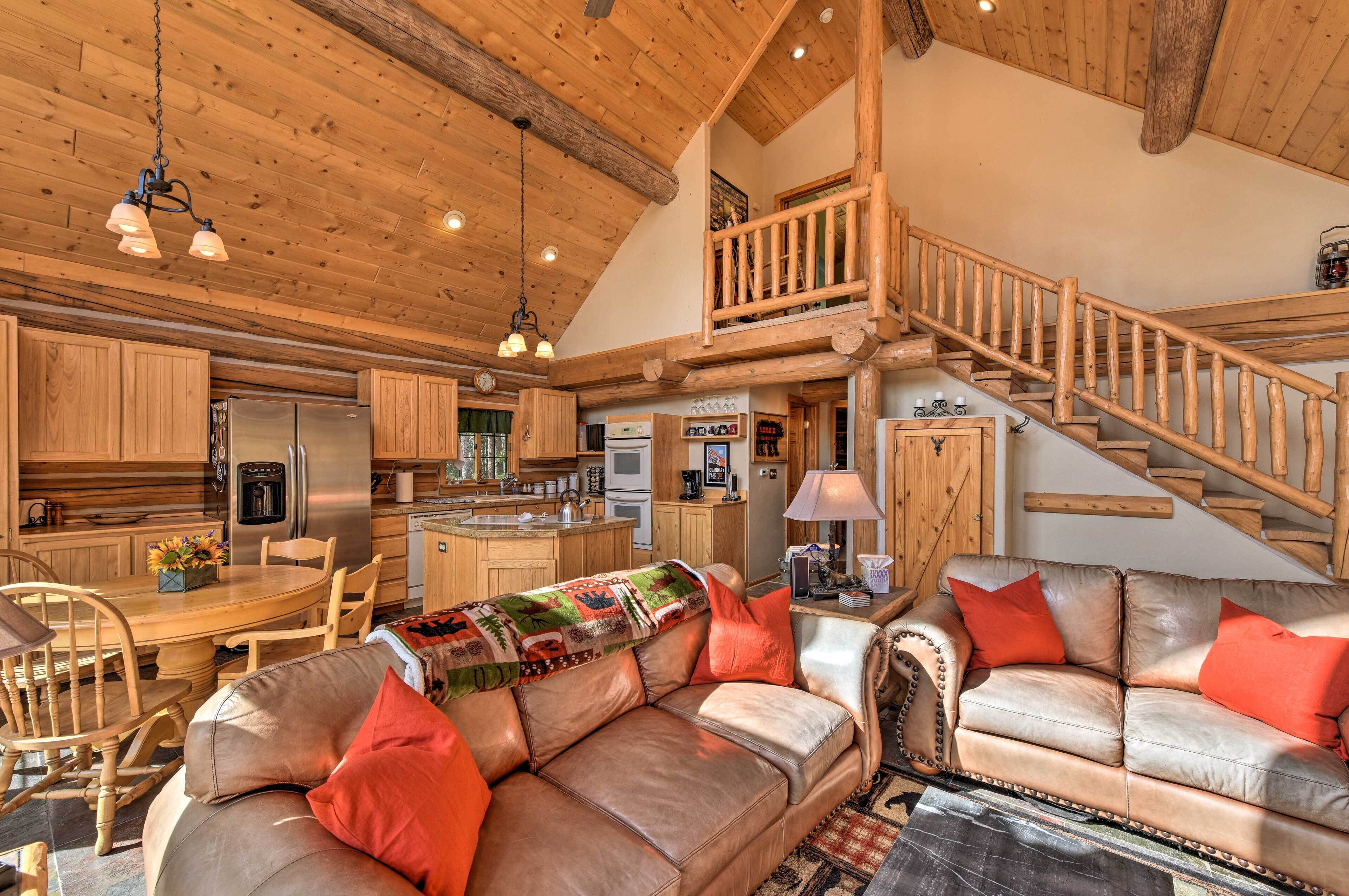 Rustic & Roomy Fairplay Cabin w/ Hot Tub!