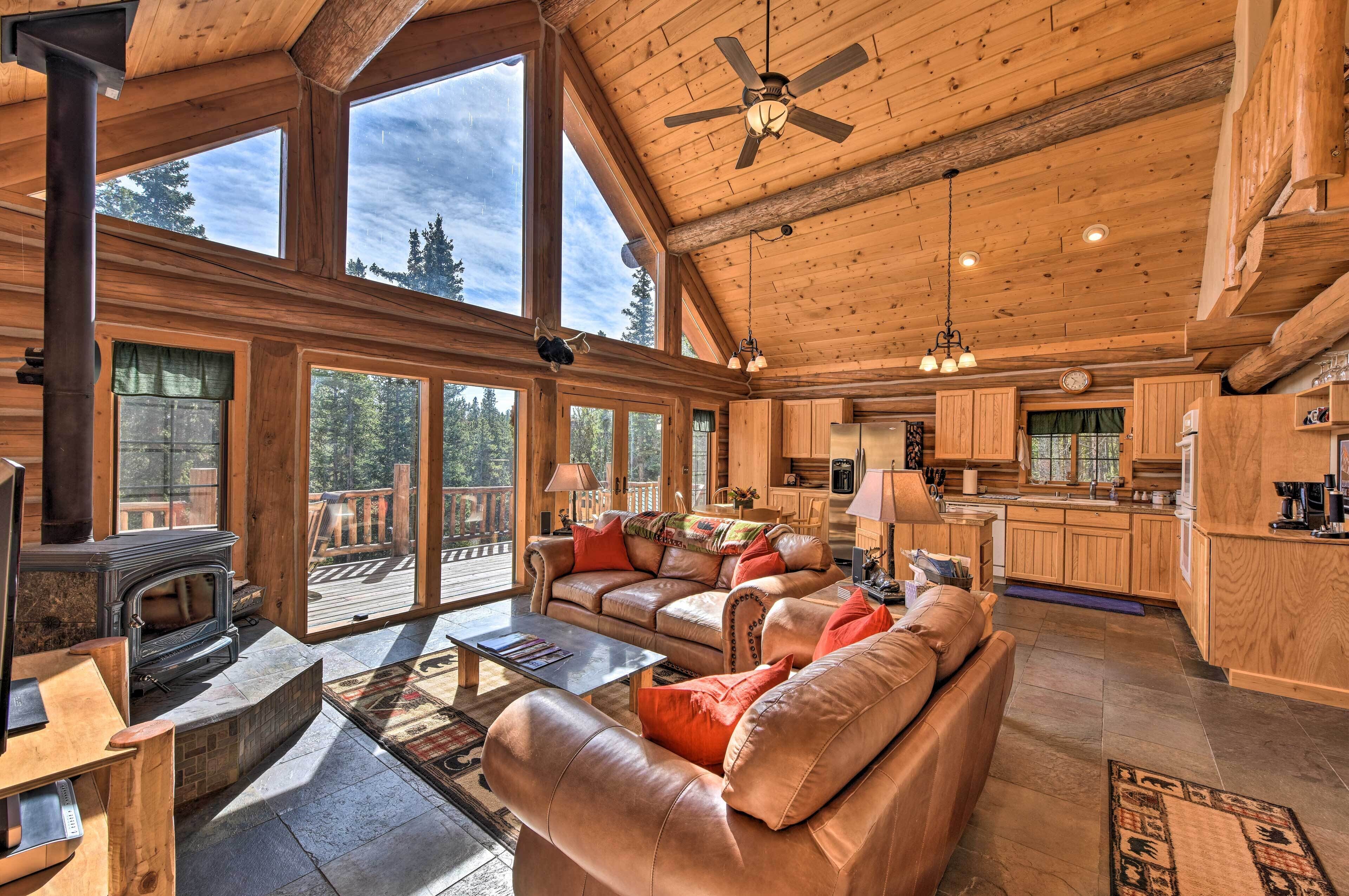 Rustic & Roomy Fairplay Cabin w/ Hot Tub!