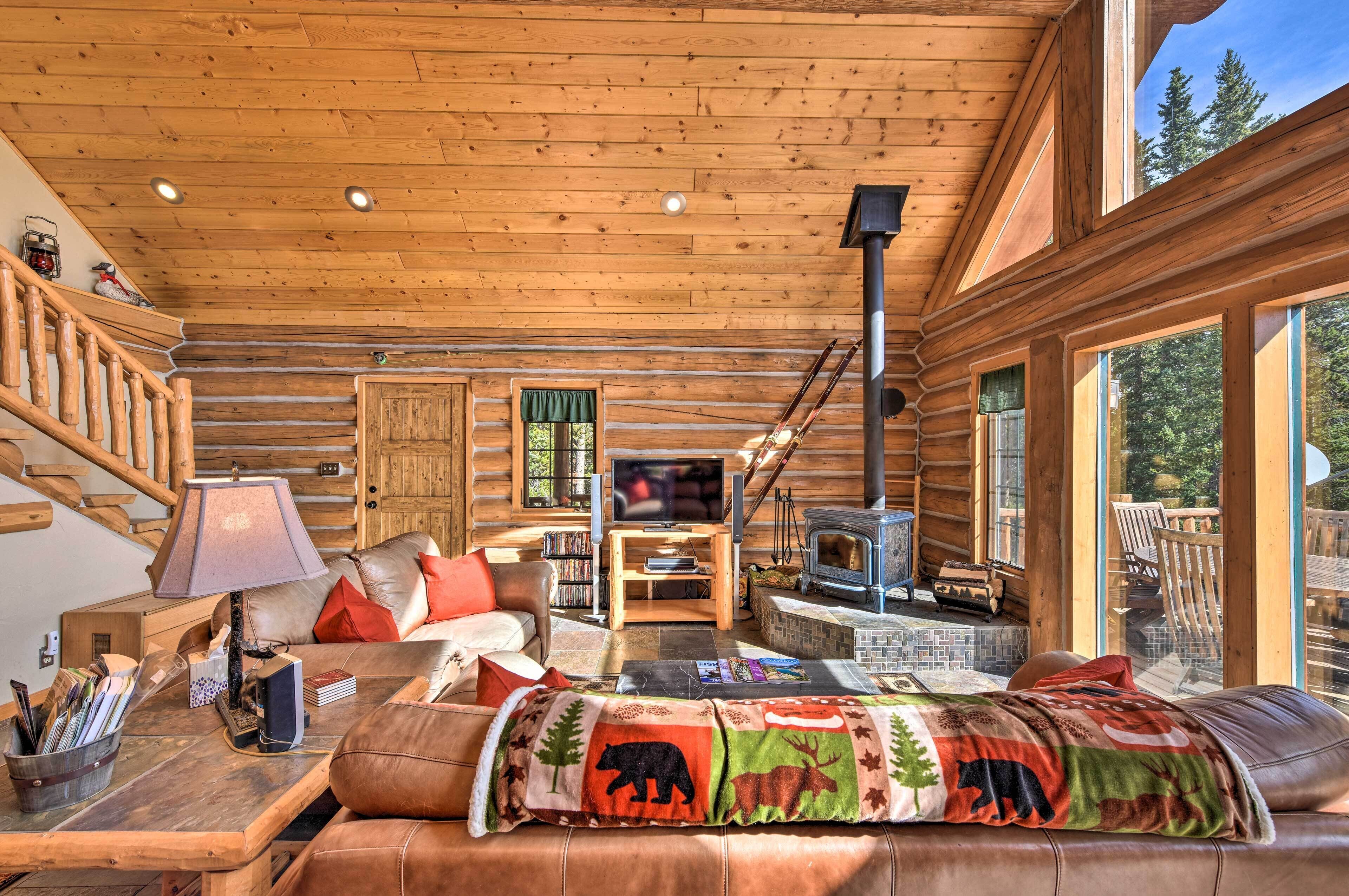 Rustic & Roomy Fairplay Cabin w/ Hot Tub!