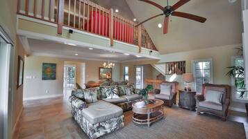 Hus - flere senge - privat pool - havudsigt | Stue | Tv