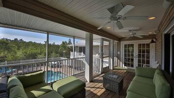 Hus - flere senge - privat pool - havudsigt | Stue | Tv